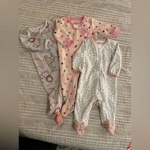 3 footed girl sleepers- EUC!